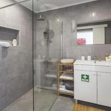 Anco 56 - Cozy Retreat With Terrace Pensjonat 4*