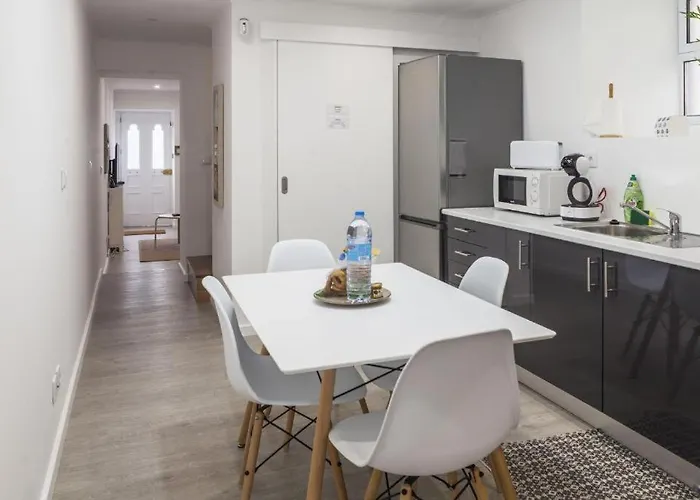 ゲストハウス Anco 56 - Cozy Retreat With Terrace 4*